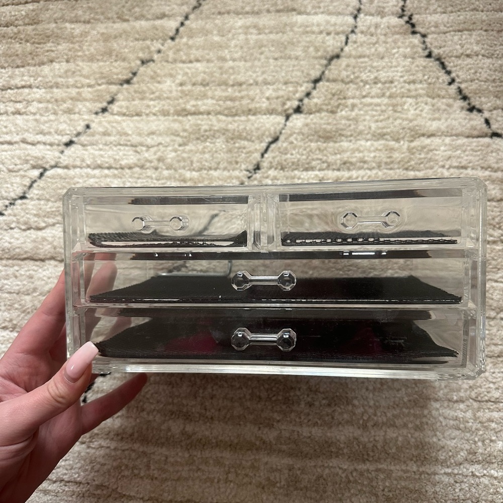 CLEAR ACRYLIC ORGANIZER